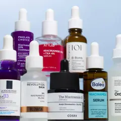 Eine Sammlung von Hautpflegeprodukten mit Niacinamid, die eine Typologie von Seren für verschiedene Hautbedürfnisse darstellen.