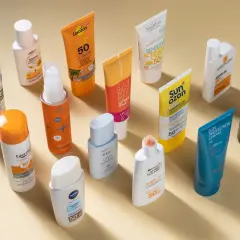 Sonnencremes mit Diethylamino Hydroxybenzoyl Hexyl Benzoate für den Schutz vor UV-Strahlung.