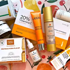 Reines Vitamin C Serum für strahlende Haut. Eine Auswahl an Produkten mit Vitamin C, darunter ein reines Vitamin C Serum von Rilastil.