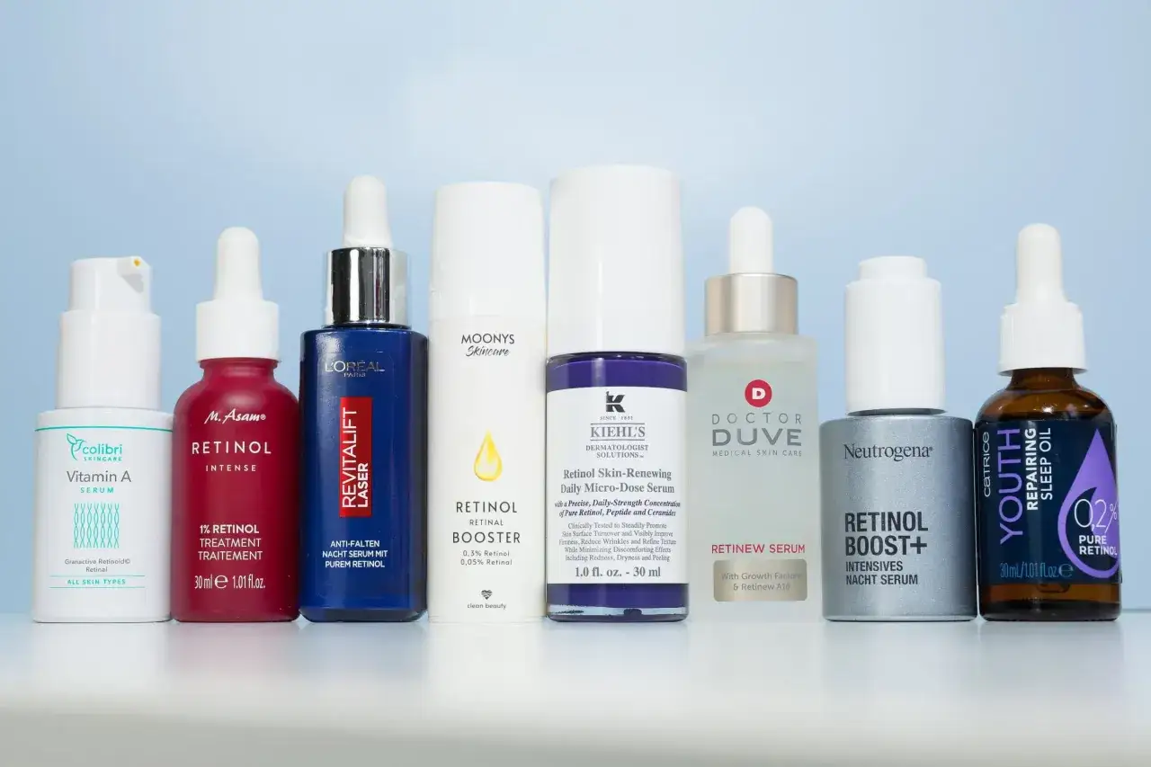 Reihe von Retinol-Seren, darunter eines mit Hydroxypinacolonretinoat, für jugendliche Haut.
