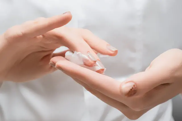 Tetrasodium EDTA in Kosmetik - Funktion, Haut und Umwelt